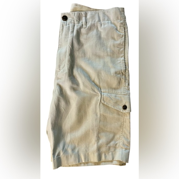 Caribbean Cream Cargo Shorts with Relaxed Fit and Textured Fabric - Picture 5 of 10